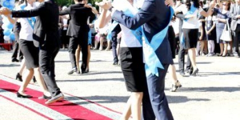 Чому прийнято танцювати вальс на останній дзвоник?