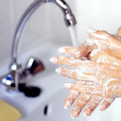 Як відмити руки від піни: кошти Як відмити руки від піни: кошти